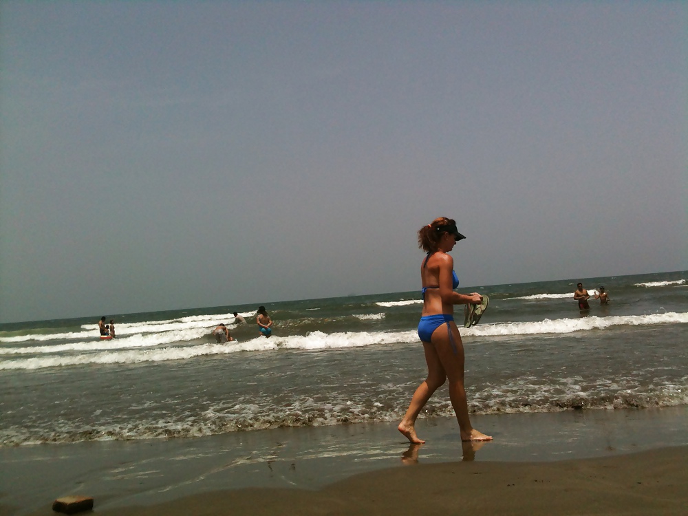 Candid NONPORN mom bikini beach #24252451