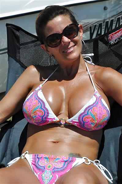 A Few MILFs  #23637864