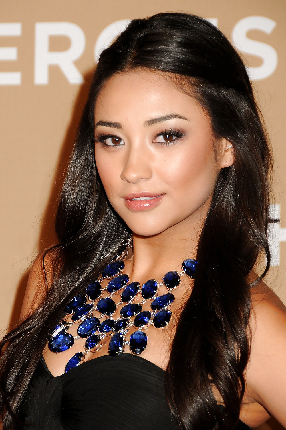 Shay Mitchell #1 #34590697