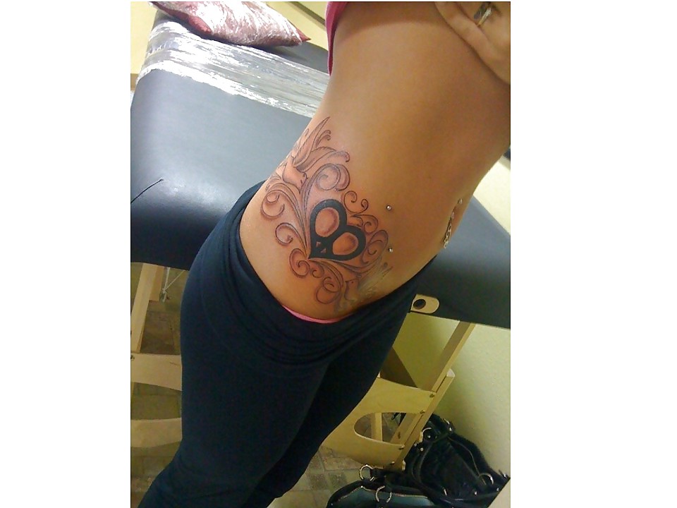 Más de 1000 tatuajes de coños
 #37190137