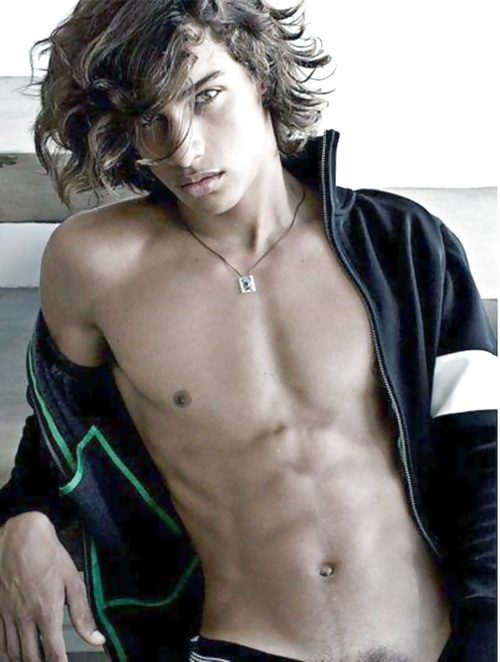 Belleza de pelo largo 6
 #22902883