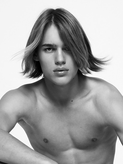 Belleza de pelo largo 6
 #22902920