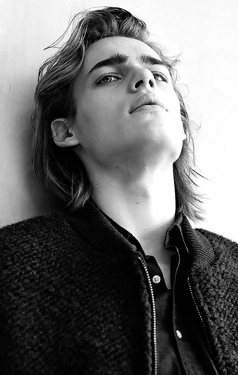 Belleza de pelo largo 6
 #22903069