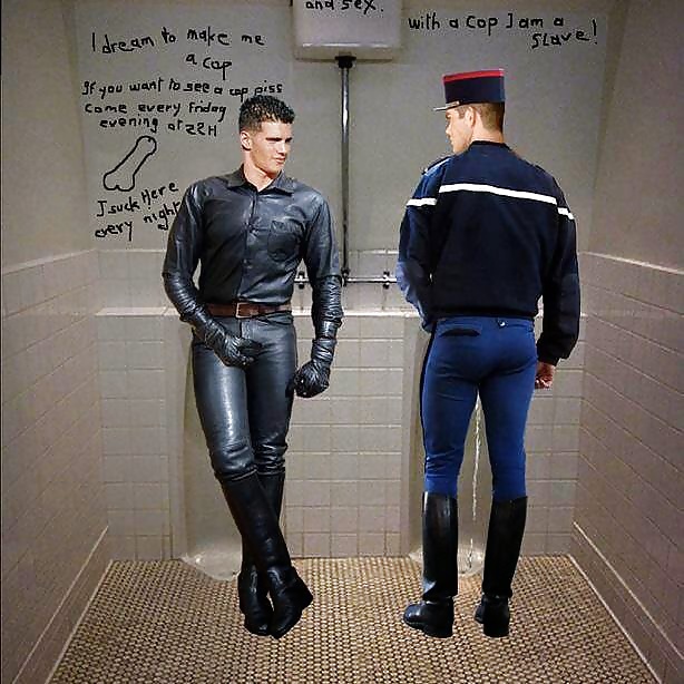 Männer In Leder, Gummi Oder Latex #28457636