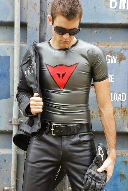 Männer In Leder, Gummi Oder Latex #28457664