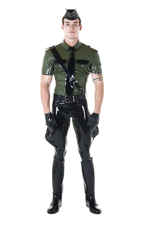 Männer In Leder, Gummi Oder Latex #28457687