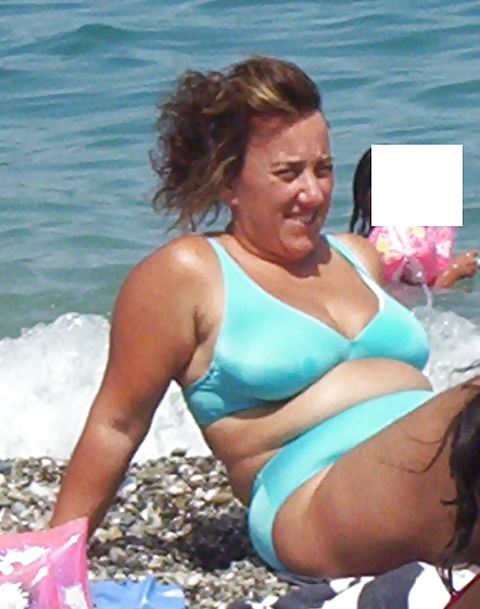 Candid gordita tetona madre de la playa
 #33345941