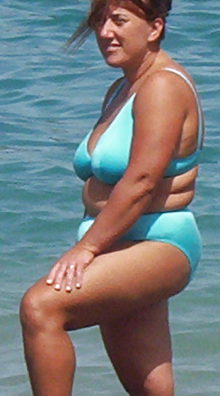 Candid mamma paffuto busty spiaggia
 #33345944