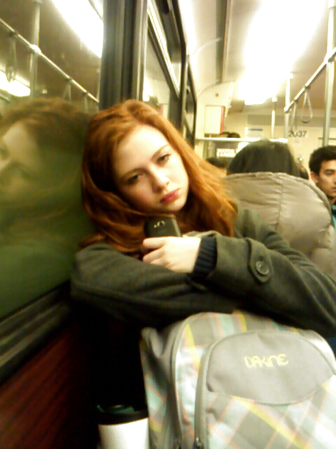 Voyeur - karen gillan sosia sul treno
 #37703238