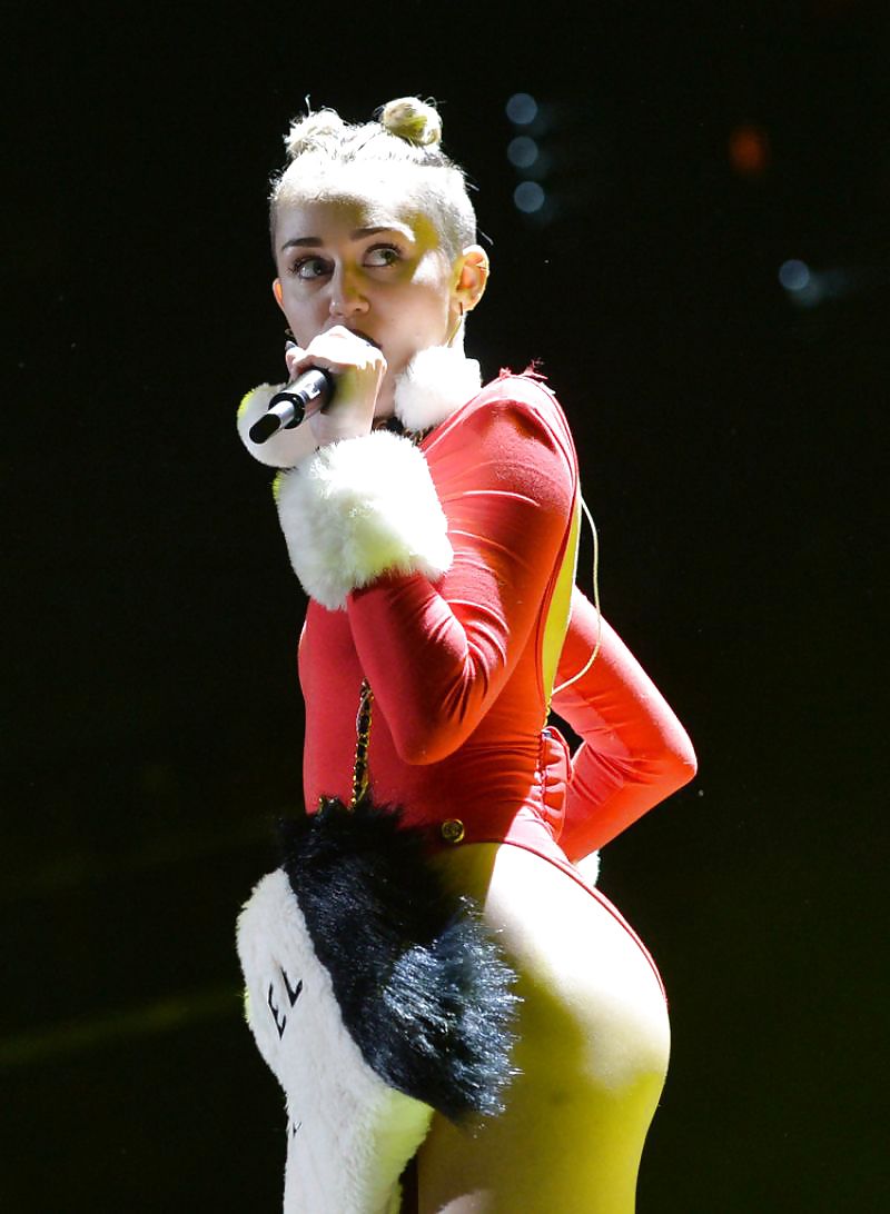 Miley Cyrus - Sie Brauchen Es Hart In Alle Löcher #23273238