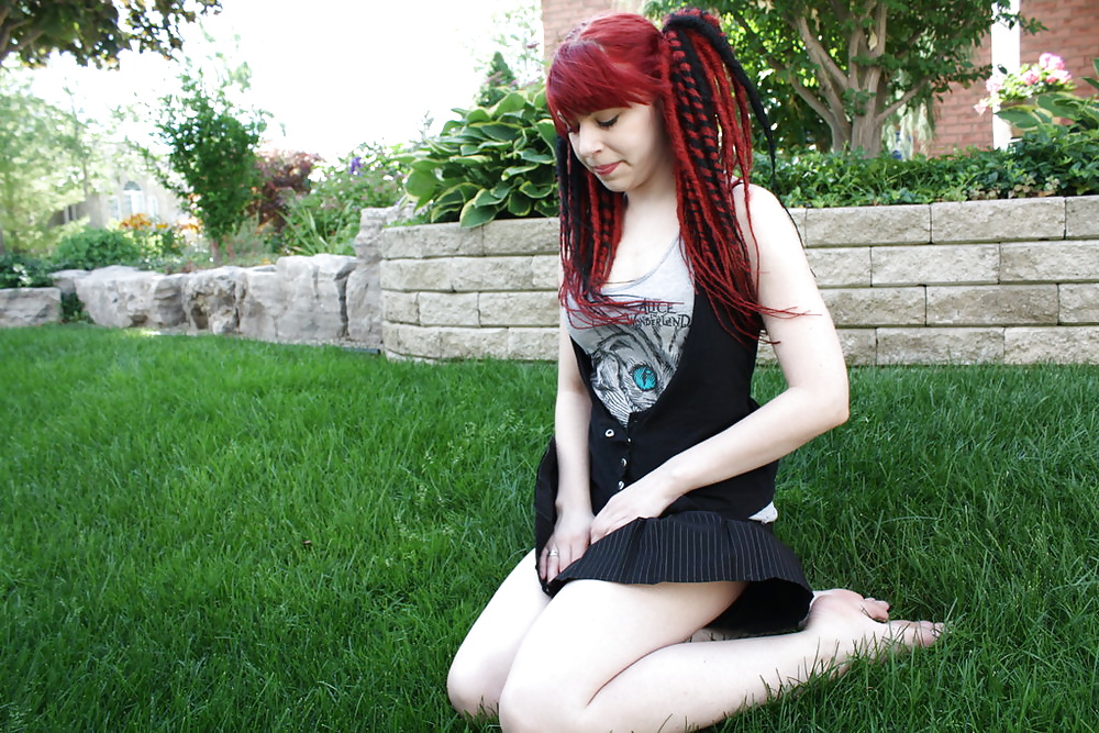 Redhead barefooter #24563186