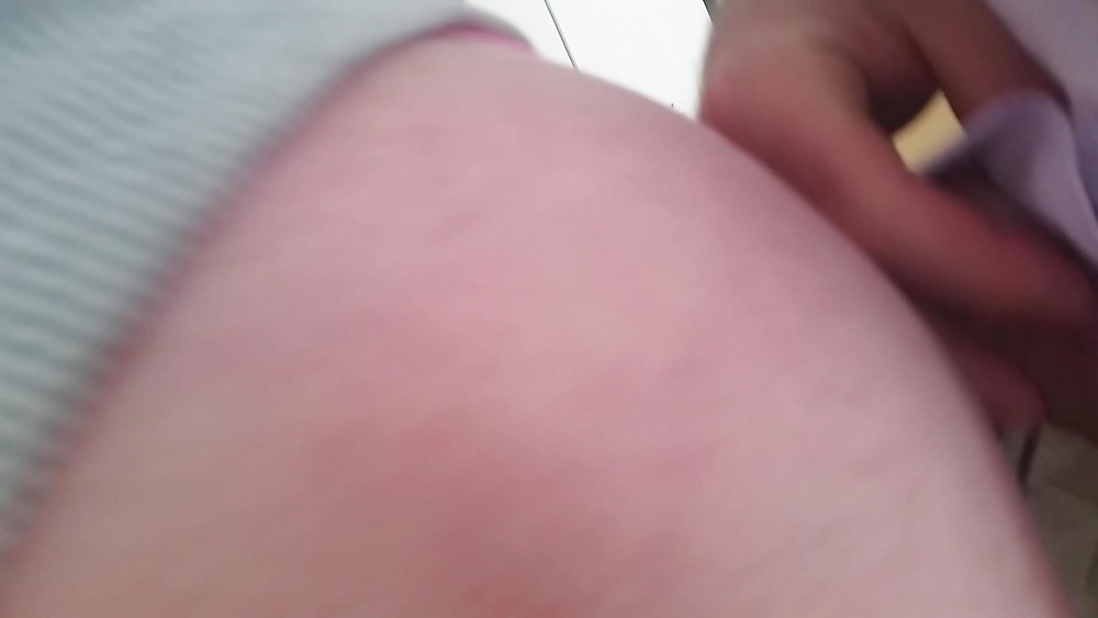 お尻のほっぺに挑戦
 #29061559