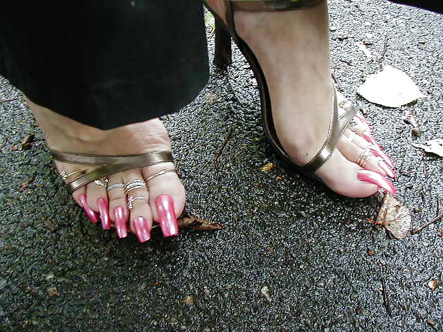 Sabines 's sexy uñas de los pies largos
 #36117179