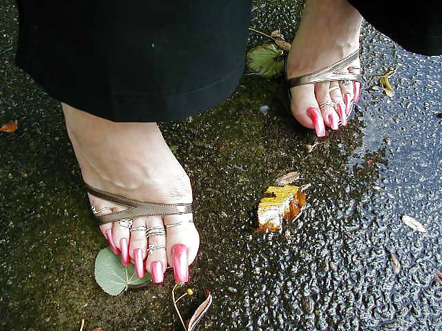 Sabines 's sexy uñas de los pies largos
 #36117184
