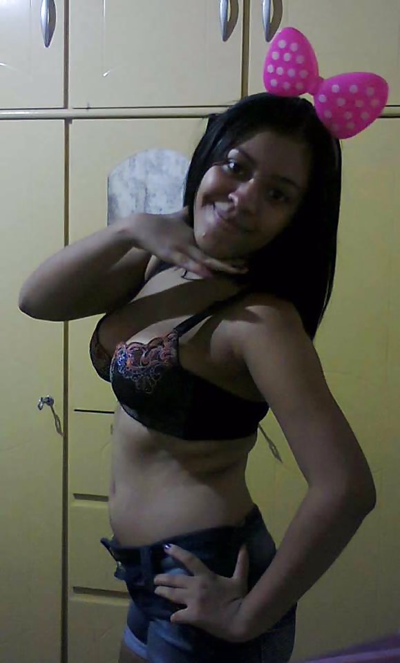 Universitaria gostosa
 #24002996
