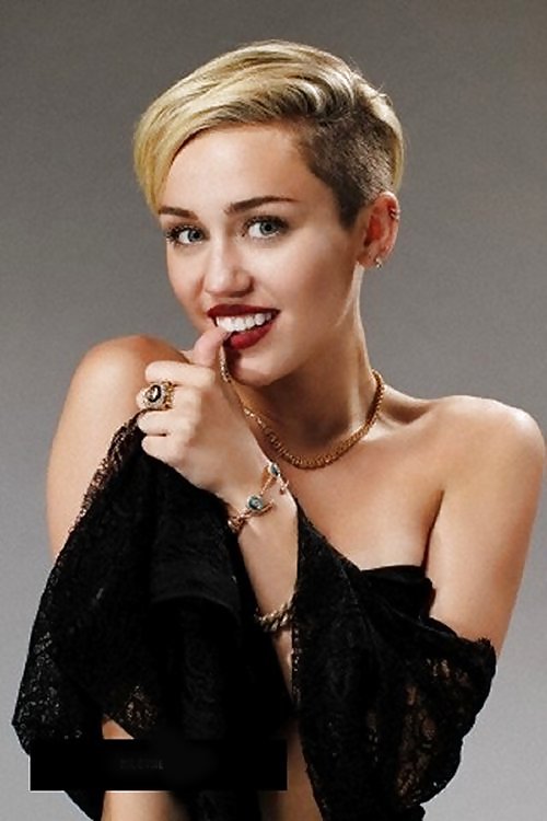 Miley Cyrus - hotness personificata
 #24984758