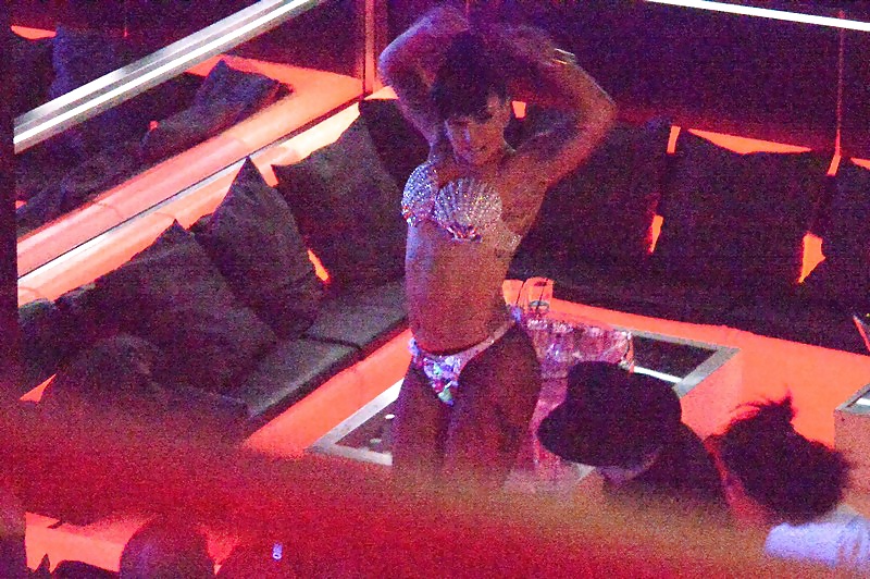 Lady Gaga Danse Dans Un Club à Une Lanière #38832087