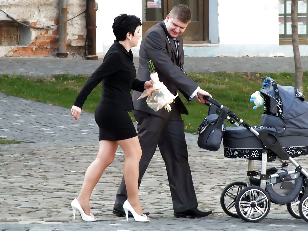 Mütter - Straße Candids #26866911