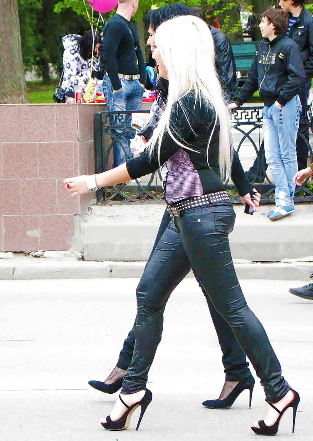 Mütter - Straße Candids #26867194