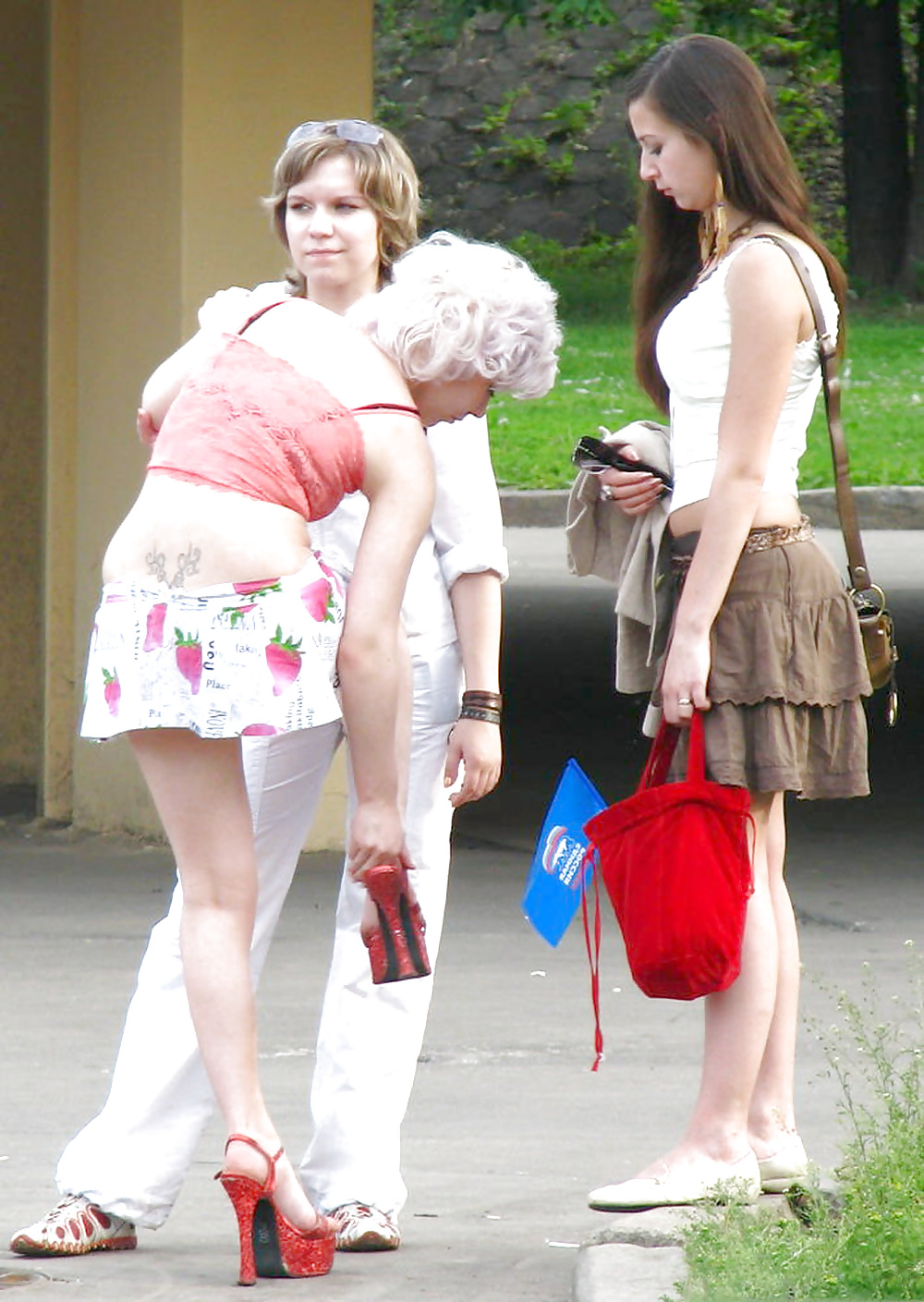 Mütter - Straße Candids #26867201