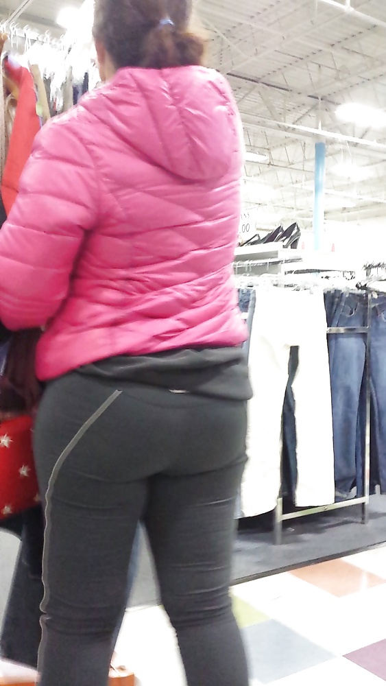 Candide Big Booty Ass En Leggings Serrés énormes Fesses Mûrissent #38850596