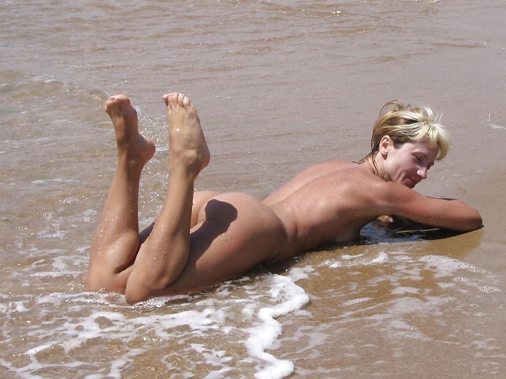 I like to fuck this mature blonde I met on the sea #30405129