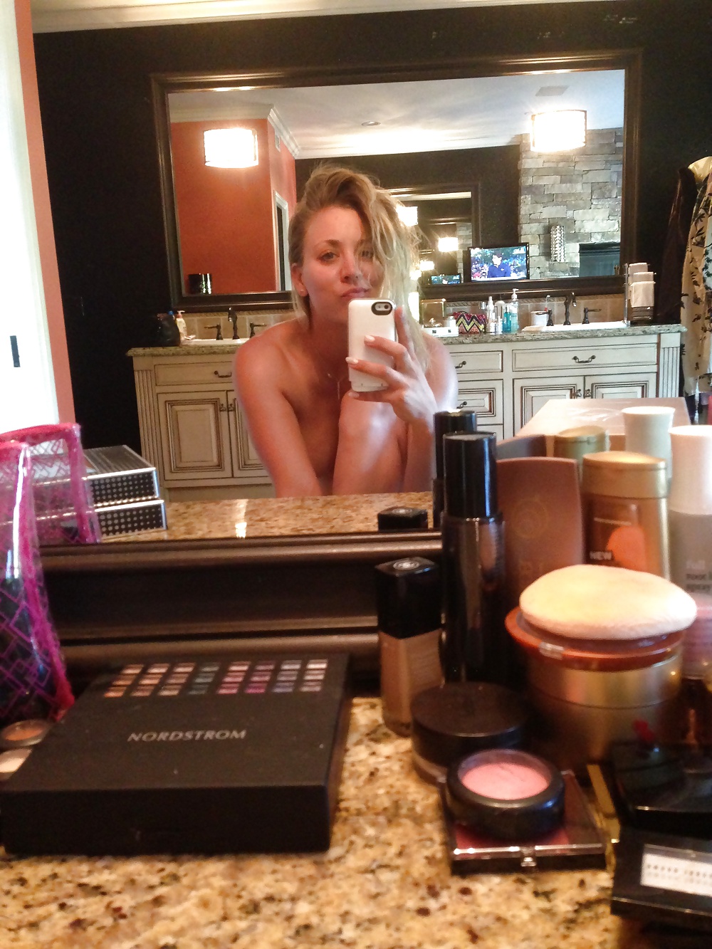 Kaley Cuoco all leaked pics #29204083