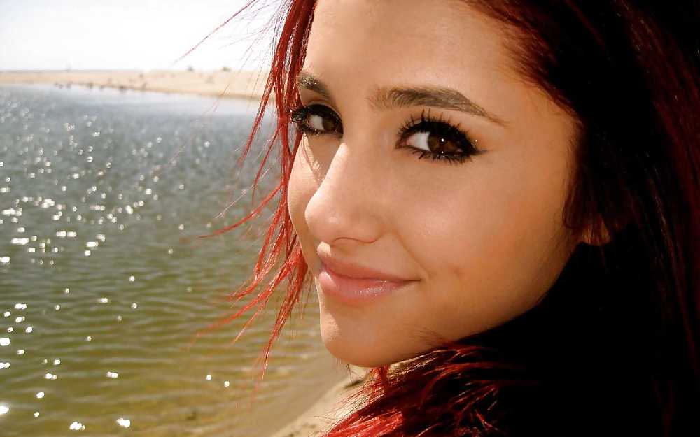 Ariana grande
 #23137706