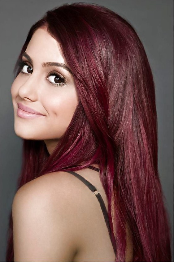 Ariana grande
 #23137737