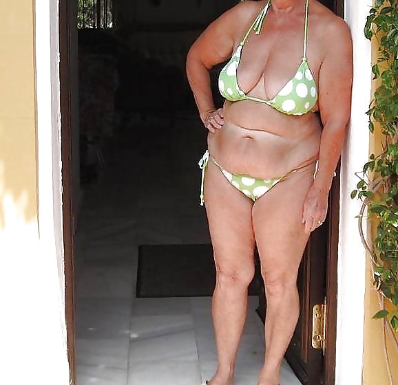Madame en maillot de bain #35865176