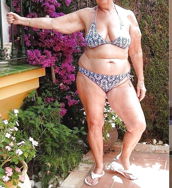 Madame en maillot de bain #35865181