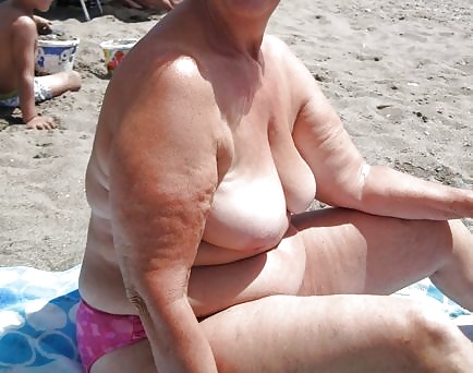 Madame en maillot de bain #35865200