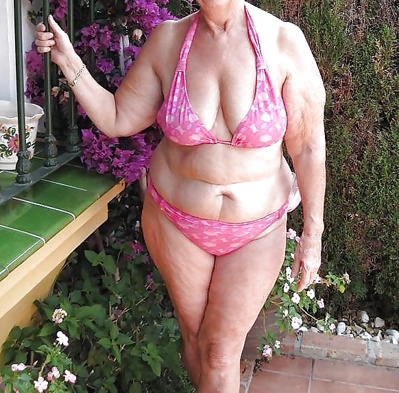 Madame en maillot de bain #35865206