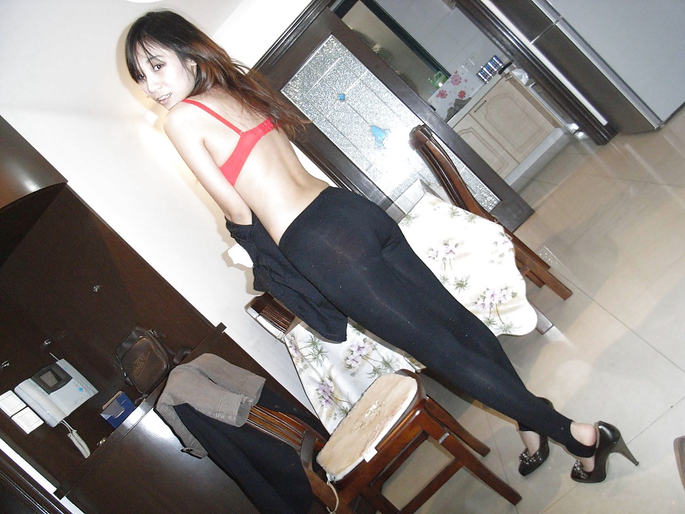 Amateur Nacktfotos - Glückliche Asiatische Frau #31886204