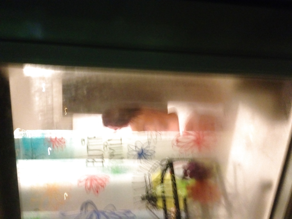 Espiar a una mujer en topless
 #36525851