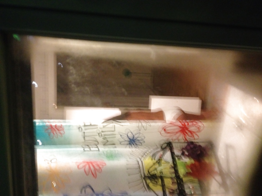 Espiar a una mujer en topless
 #36525858