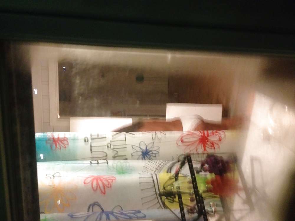 Espiar a una mujer en topless
 #36525862