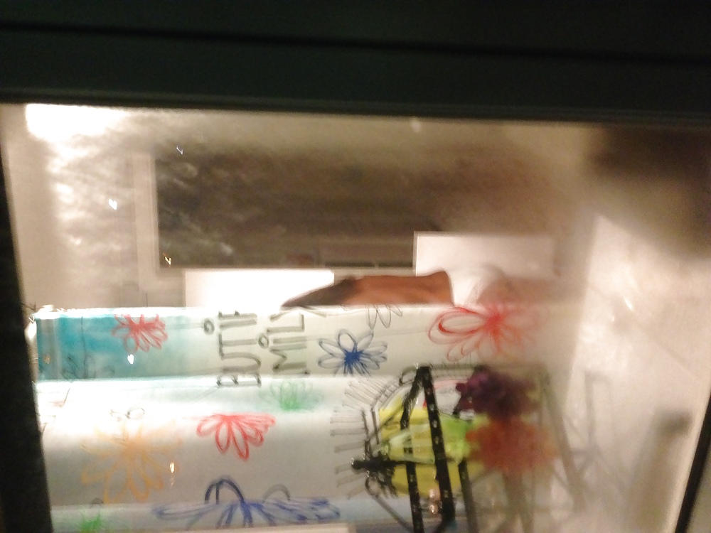 Espiar a una mujer en topless
 #36525865