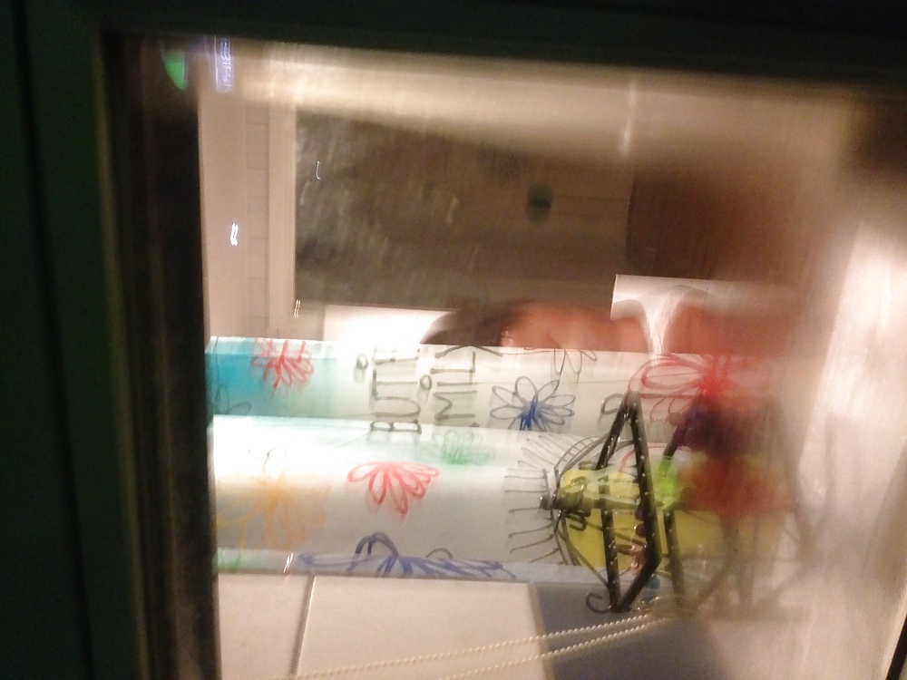 Espiar a una mujer en topless
 #36525875