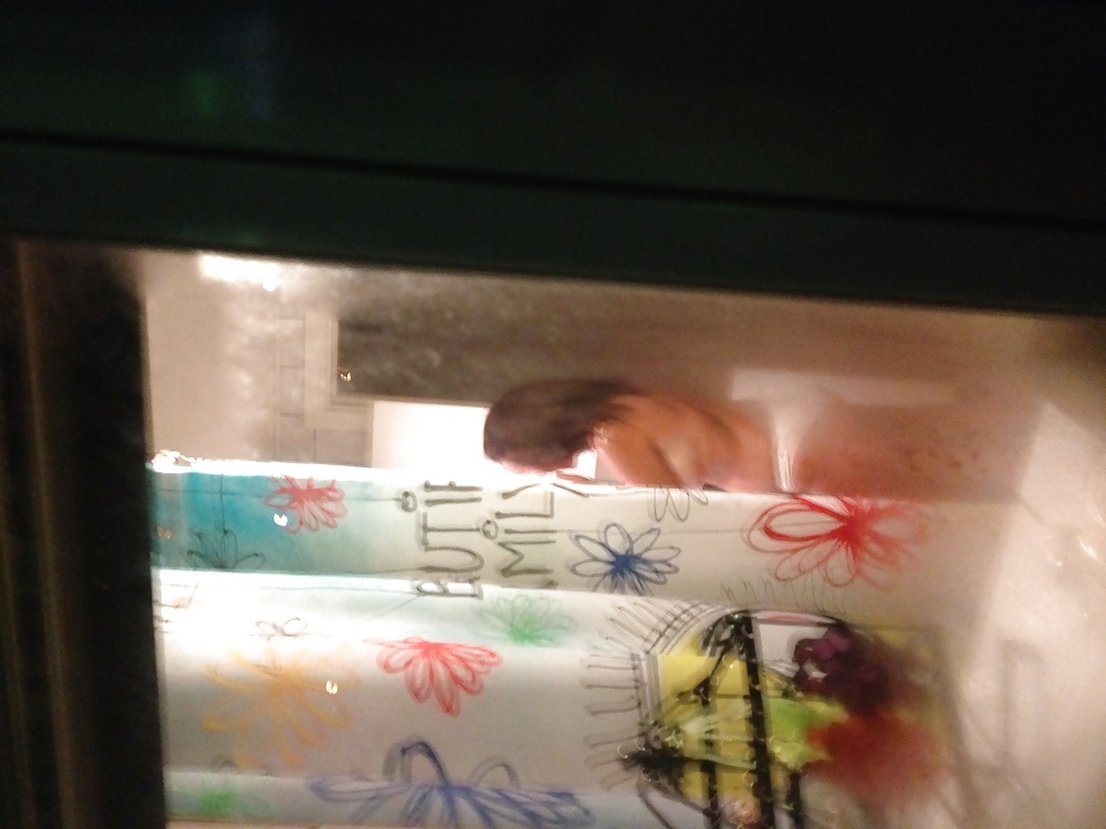 Espiar a una mujer en topless
 #36525885