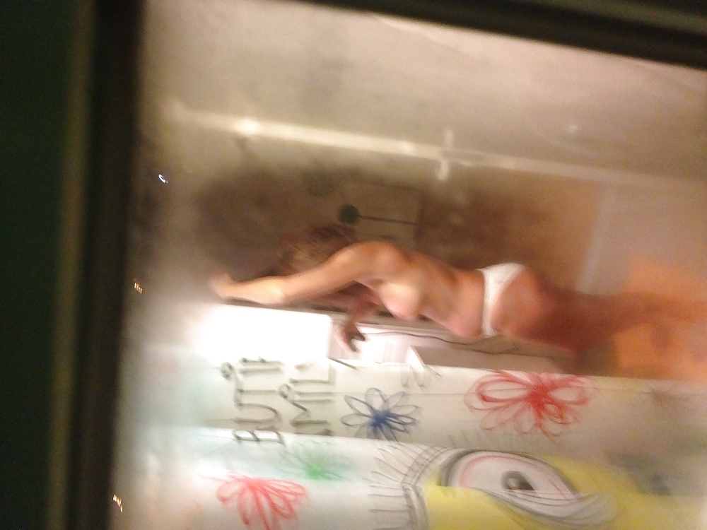 Espiar a una mujer en topless
 #36525917