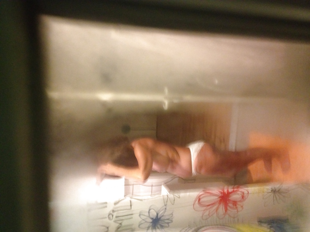 Espiar a una mujer en topless
 #36525939