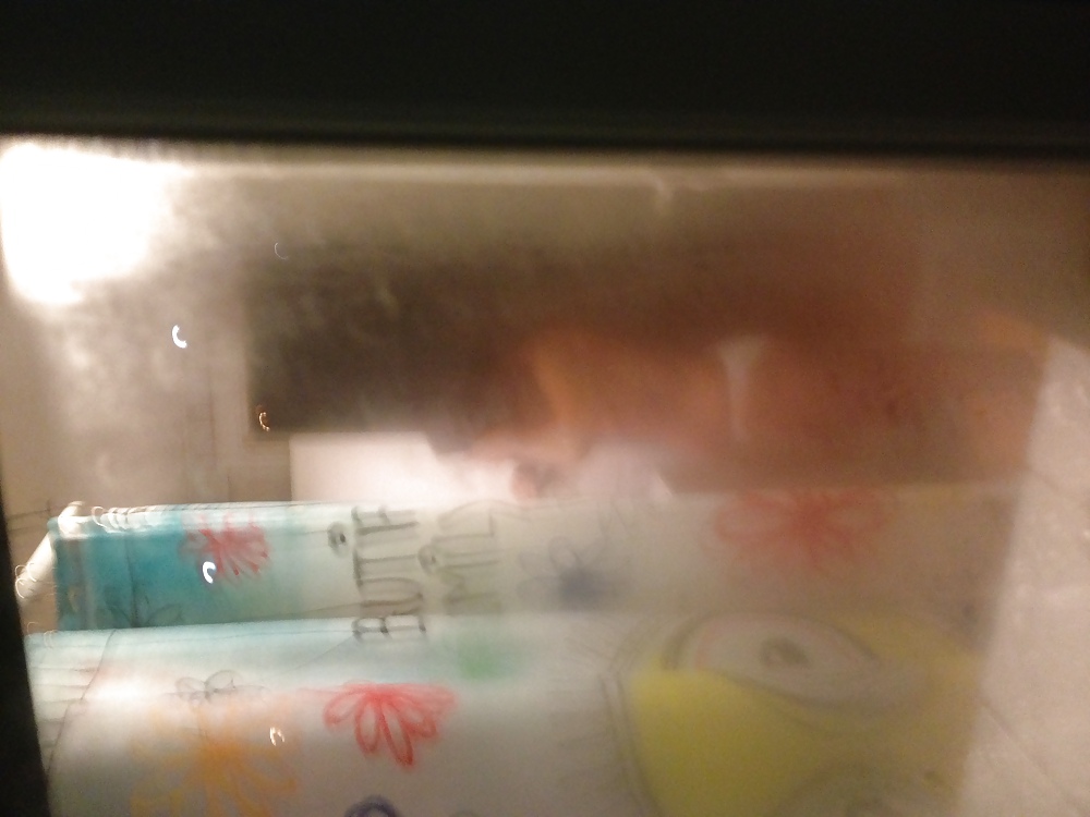 Espiar a una mujer en topless
 #36525942