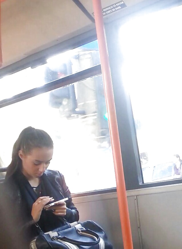 Spy sexy giovani in autobus rumeno
 #32366116