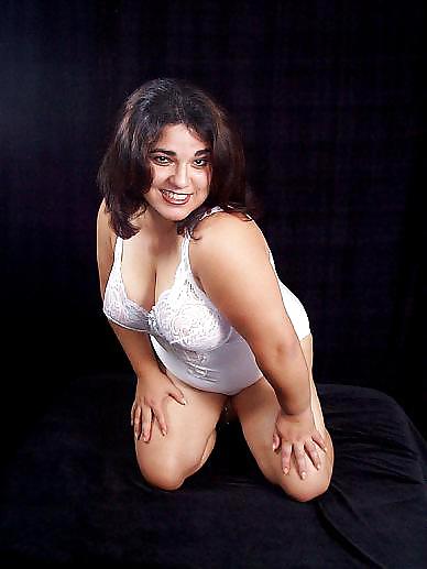 Brünette Bbw Entkleiden #34793911