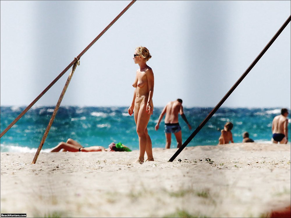 Nude beach pics from BeachHunters.com