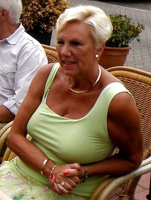 Vieja abuelita 2
 #40487037