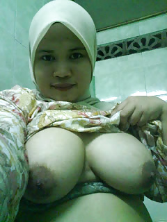 Makcik tetek beso
 #25808795