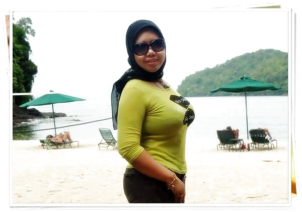 Makcik tetek beso
 #25808809