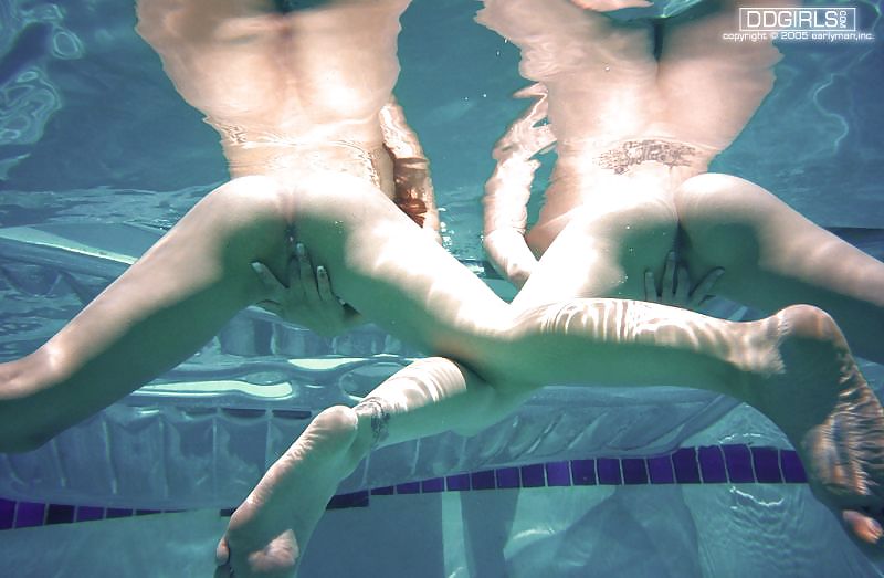 Underwater - Lesbian #26097097